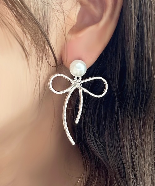 apres jour（アプレジュール）の「【apres jour×ARIAZ】パールリボンピアス（ピアス（両耳用）・レディース・シルバー・FREE）」の2枚目の写真