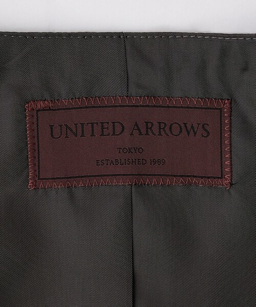UNITED ARROWS(ユナイテッドアローズ)の「タスマニア ウール ギャバジン 5ボタン ベスト(スーツベスト・メンズ・ブラック/ダークグレー/ネイビー・46/48/44/50)」の12枚目の写真