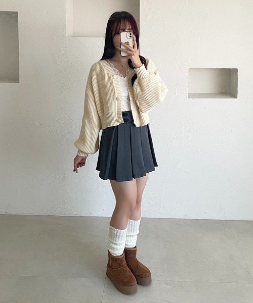 apres jour(アプレジュール)の「くるみボタンカラーカーディガン【ZOZOTOWN限定アイテム】(カーディガン/ボレロ・レディース・ボルドー/グレー/サックスブルー/アイボリー/ピンクベージュ・フリー/X-LARGE)」の8枚目の写真