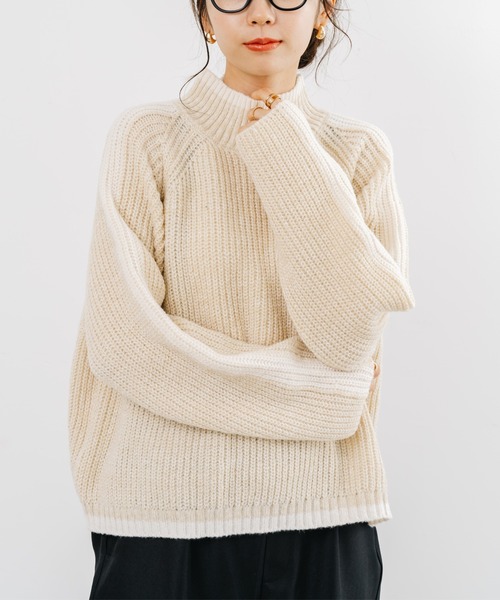 refinedworks(リファインドワークス)の「【refinedwokrs】配色ラインがデザインポイントのハイネックプルオーバー!(ニット/セーター・レディース・オレンジ/ベージュ/グリーン/ブルー/パープル・FREE)」の2枚目の写真