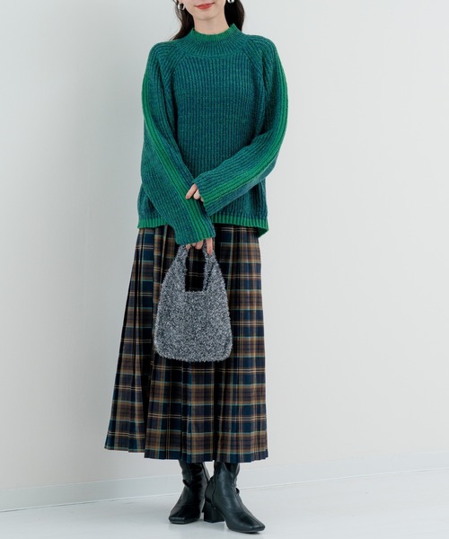 refinedworks(リファインドワークス)の「【refinedwokrs】配色ラインがデザインポイントのハイネックプルオーバー!(ニット/セーター・レディース・オレンジ/ベージュ/グリーン/ブルー/パープル・FREE)」の10枚目の写真