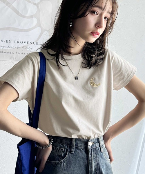 classicalelf（クラシカルエルフ）の「オーガニックコットン100%。胸元ラメ糸ワンポイント刺繍 無地＆ボーダー柄Tシャツ（半袖）（Tシャツ/カットソー・レディース・ホワイト×ブラック/グレイッシュベージュ/ブラック/ホワイト・X-LARGE/SMALL/MEDIUM/LARGE）」の13枚目の写真