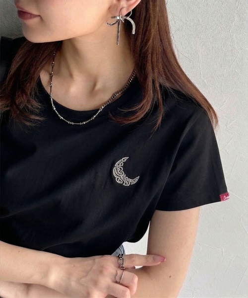 classicalelf（クラシカルエルフ）の「オーガニックコットン100%。胸元ラメ糸ワンポイント刺繍 無地＆ボーダー柄Tシャツ（半袖）（Tシャツ/カットソー・レディース・ホワイト×ブラック/グレイッシュベージュ/ブラック/ホワイト・X-LARGE/SMALL/MEDIUM/LARGE）」の19枚目の写真