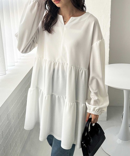 GeeRA（ジーラ）の「春 にぴったり。前後2WAYボリュームティアードチュニック（シャツ/ブラウス・レディース・サンドグレー/ブラック/オフホワイト・LARGE/X-LARGE/MEDIUM）」の4枚目の写真