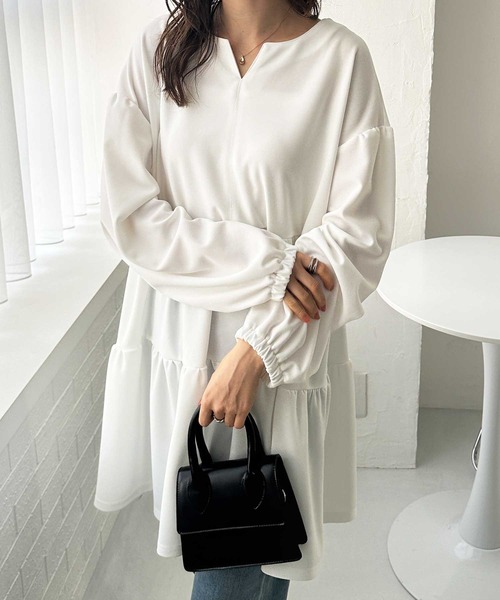 GeeRA（ジーラ）の「春 にぴったり。前後2WAYボリュームティアードチュニック（シャツ/ブラウス・レディース・サンドグレー/ブラック/オフホワイト・LARGE/X-LARGE/MEDIUM）」の5枚目の写真