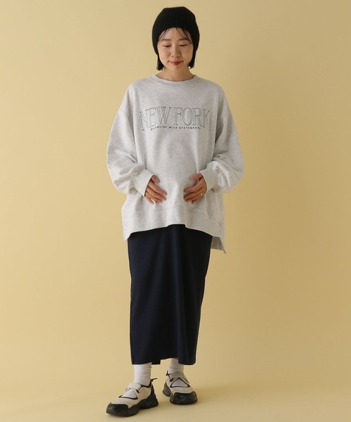 LEPSIM（レプシィム）の「【産前・産後対応】マタニティ／白抜きロゴ刺繍プルオーバー　291018（スウェット・レディース・ブルー/グレー・FREE）」の6枚目の写真