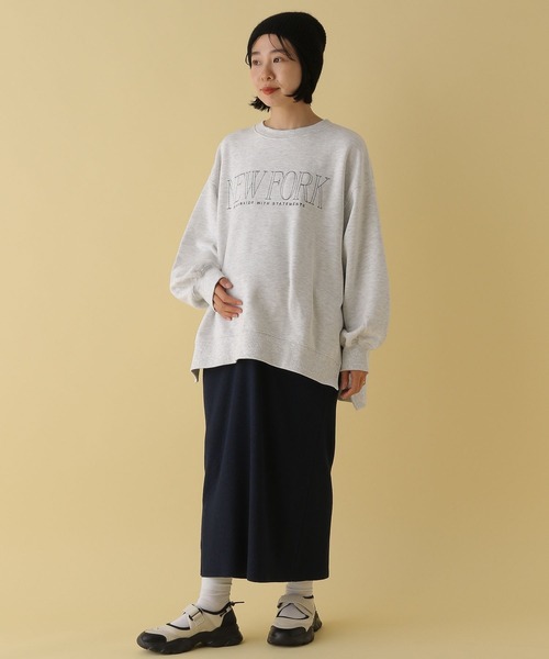 LEPSIM（レプシィム）の「【産前・産後対応】マタニティ／白抜きロゴ刺繍プルオーバー　291018（スウェット・レディース・ブルー/グレー・FREE）」の7枚目の写真