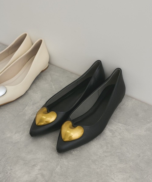 Juze（ジュゼ）の「メタルハートパンプス（バレエシューズ・レディース・ブラック/キナリ・S/M/L）」の2枚目の写真