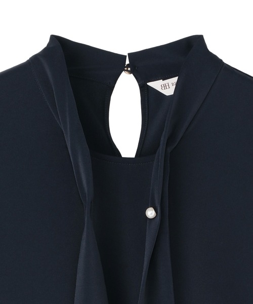 TOKYO SHIRTS（トウキョウシャツ）の「シルキーサテン ボウタイパールブラウス 長袖 レディース（シャツ/ブラウス・レディース・ブルー/ホワイト/ネイビー・M/L/LL）」の11枚目の写真