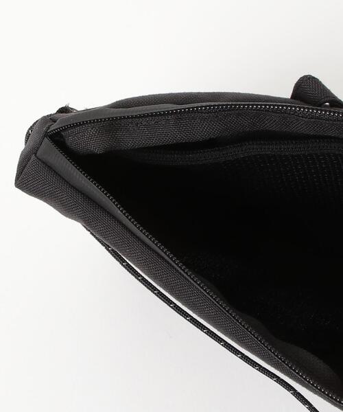 CMF OUTDOOR GARMENT（シーエムエフアウトドアガーメント）の「CMF OUTDOOR GARMENT/シーエムエフ アウトドアガーメント　SMART PAC SMOOTH NYLON スマートパックスムースナイロン（ショルダーバッグ・メンズ・ベージュ/ブラック・F）」の5枚目の写真