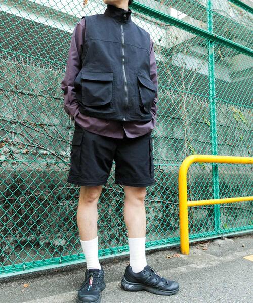 ITEMS URBANRESEARCH（アイテムズ アーバンリサーチ）の「『セットアップ対応』ドライウェザー 2WAYカーゴパンツ（その他パンツ・メンズ・ブラック/チャコールグレー・MEDIUM/LARGE）」の3枚目の写真