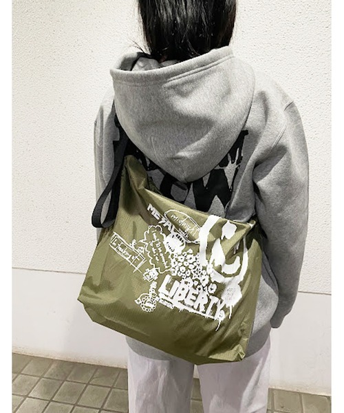 WORLD WIDE LOVE!（ワールドワイドラブ）の「LIBRTY ショルダーバック（ショルダーバッグ・レディース・ベージュ/ブラック/カーキ・FREE）」の3枚目の写真