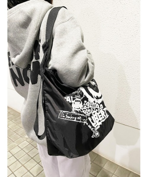 WORLD WIDE LOVE!（ワールドワイドラブ）の「LIBRTY ショルダーバック（ショルダーバッグ・レディース・ベージュ/ブラック/カーキ・FREE）」の2枚目の写真