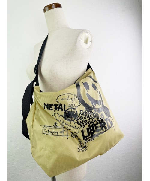 WORLD WIDE LOVE!（ワールドワイドラブ）の「LIBRTY ショルダーバック（ショルダーバッグ・レディース・ベージュ/ブラック/カーキ・FREE）」の11枚目の写真