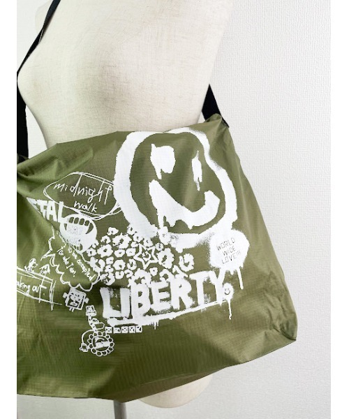 WORLD WIDE LOVE!（ワールドワイドラブ）の「LIBRTY ショルダーバック（ショルダーバッグ・レディース・ベージュ/ブラック/カーキ・FREE）」の15枚目の写真