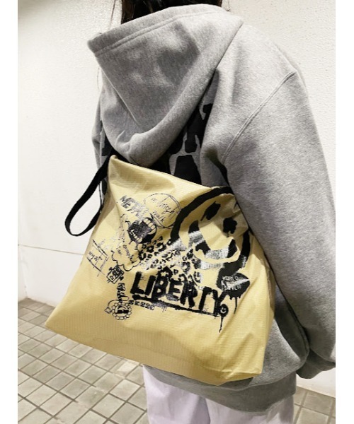 WORLD WIDE LOVE!（ワールドワイドラブ）の「LIBRTY ショルダーバック（ショルダーバッグ・レディース・ベージュ/ブラック/カーキ・FREE）」の12枚目の写真