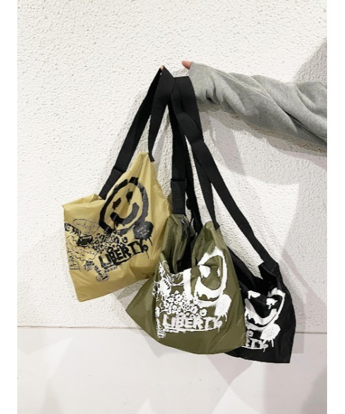 WORLD WIDE LOVE!（ワールドワイドラブ）の「LIBRTY ショルダーバック（ショルダーバッグ・レディース・ベージュ/ブラック/カーキ・FREE）」の17枚目の写真