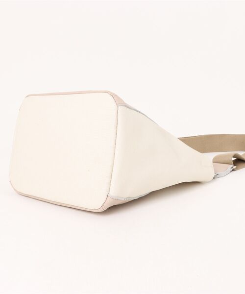 Jines（ジネス）の「キャンバス コーティング  2WAYトートバッグ【BEAURE/ヴュレ】（トートバッグ・レディース・ベージュ/シルバー・フリー）」の4枚目の写真