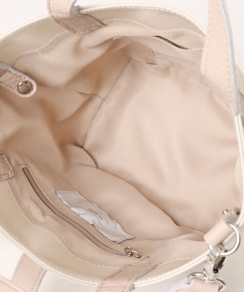 Jines（ジネス）の「キャンバス コーティング  2WAYトートバッグ【BEAURE/ヴュレ】（トートバッグ・レディース・ベージュ/シルバー・フリー）」の5枚目の写真