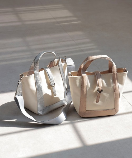 Jines（ジネス）の「キャンバス コーティング  2WAYトートバッグ【BEAURE/ヴュレ】（トートバッグ・レディース・ベージュ/シルバー・フリー）」の2枚目の写真