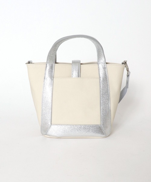 Jines（ジネス）の「キャンバス コーティング  2WAYトートバッグ【BEAURE/ヴュレ】（トートバッグ・レディース・ベージュ/シルバー・フリー）」の11枚目の写真