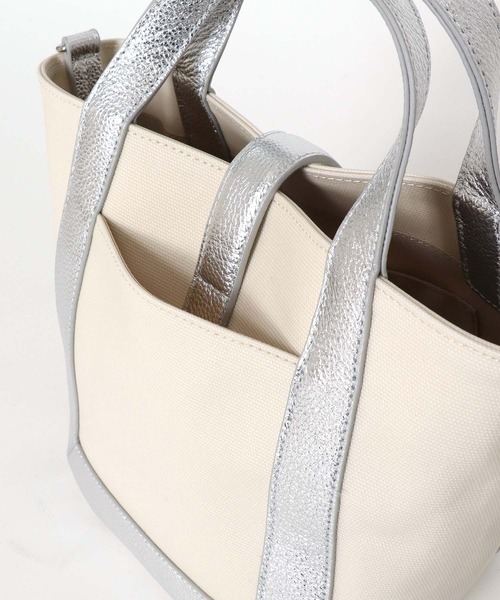 Jines（ジネス）の「キャンバス コーティング  2WAYトートバッグ【BEAURE/ヴュレ】（トートバッグ・レディース・ベージュ/シルバー・フリー）」の17枚目の写真