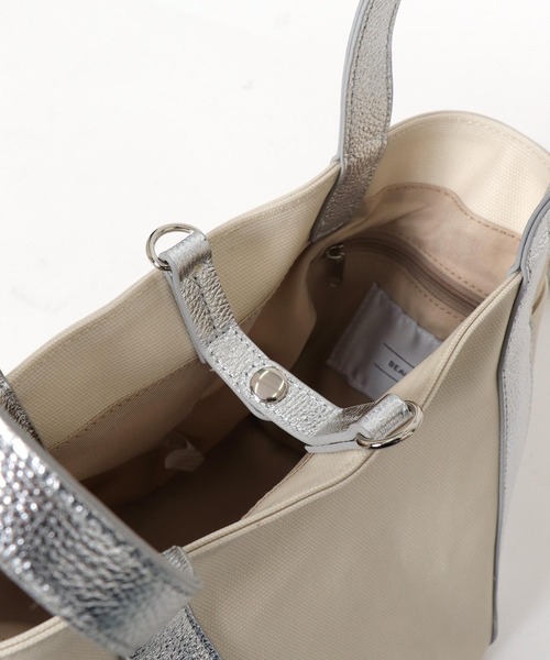 Jines（ジネス）の「キャンバス コーティング  2WAYトートバッグ【BEAURE/ヴュレ】（トートバッグ・レディース・ベージュ/シルバー・フリー）」の16枚目の写真
