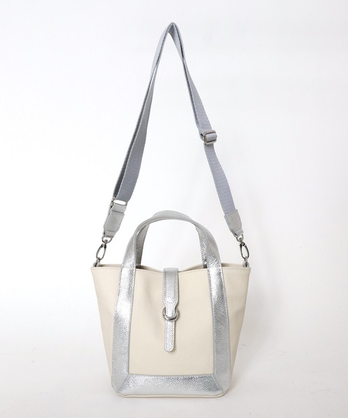 Jines（ジネス）の「キャンバス コーティング  2WAYトートバッグ【BEAURE/ヴュレ】（トートバッグ・レディース・ベージュ/シルバー・フリー）」の14枚目の写真