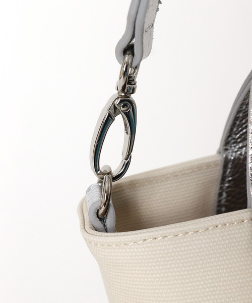 Jines（ジネス）の「キャンバス コーティング  2WAYトートバッグ【BEAURE/ヴュレ】（トートバッグ・レディース・ベージュ/シルバー・フリー）」の18枚目の写真