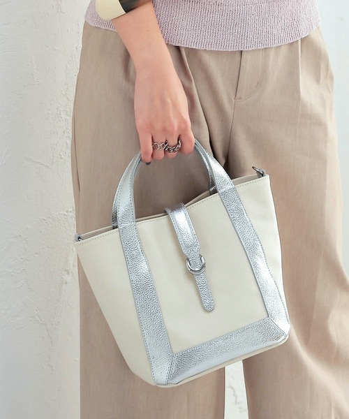 Jines（ジネス）の「キャンバス コーティング  2WAYトートバッグ【BEAURE/ヴュレ】（トートバッグ・レディース・ベージュ/シルバー・フリー）」の8枚目の写真