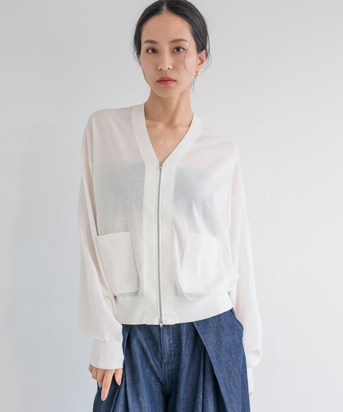 HEREIAM（ヘレイアム）の「【HEREIAM】バックドッキングカーディガン（カーディガン/ボレロ・レディース・オフホワイト/ブラック/レッド・FREE）」の5枚目の写真