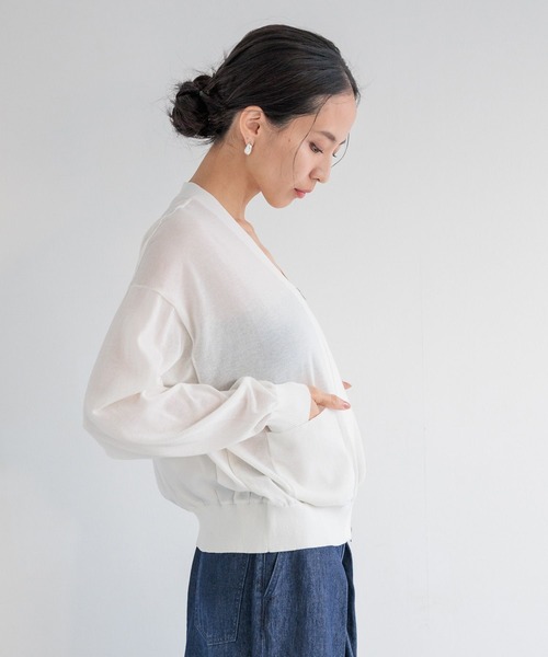 HEREIAM（ヘレイアム）の「【HEREIAM】バックドッキングカーディガン（カーディガン/ボレロ・レディース・オフホワイト/ブラック/レッド・FREE）」の6枚目の写真