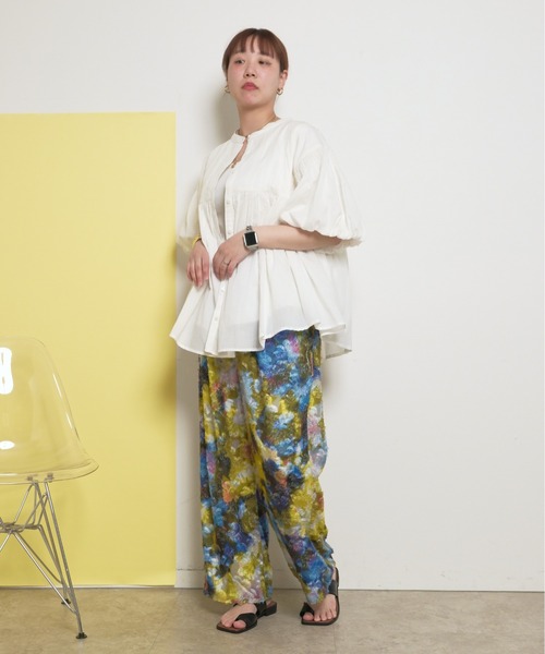 palm RICHE（ポームリシュ）の「カットジャガード柄パンツ オリジナル水彩 総柄 ワイドストレートシルエット タックパンツ（その他パンツ・レディース・グレー/イエロー・M）」の5枚目の写真