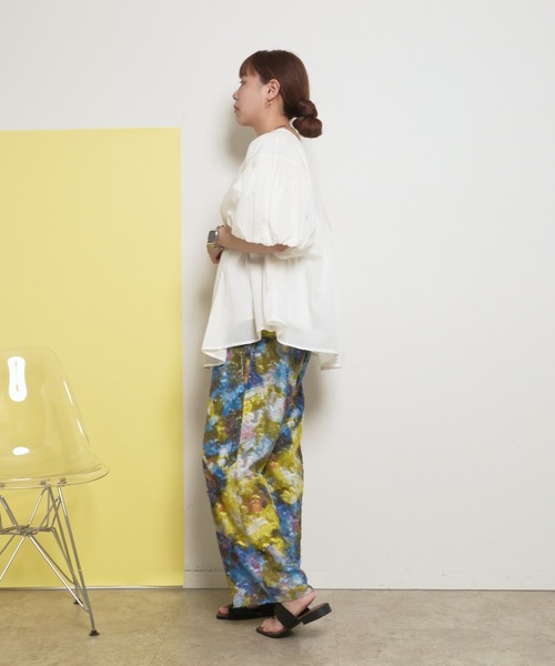palm RICHE（ポームリシュ）の「カットジャガード柄パンツ オリジナル水彩 総柄 ワイドストレートシルエット タックパンツ（その他パンツ・レディース・グレー/イエロー・M）」の7枚目の写真