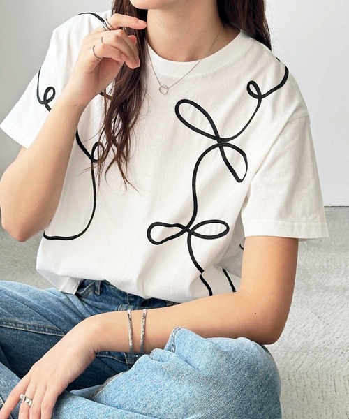 GeeRA(ジーラ)の「リボン風コード刺繍Tシャツ(Tシャツ/カットソー・レディース・オートミール/チャコール/アイボリー・MEDIUM)」の2枚目の写真