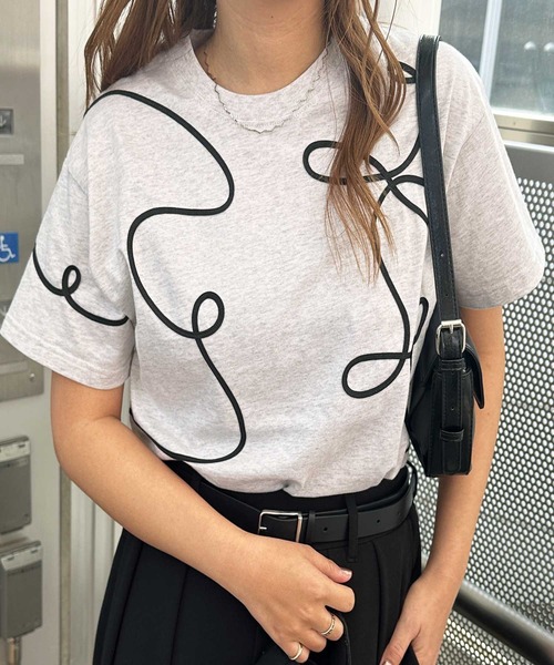 GeeRA(ジーラ)の「リボン風コード刺繍Tシャツ(Tシャツ/カットソー・レディース・オートミール/チャコール/アイボリー・MEDIUM)」の15枚目の写真