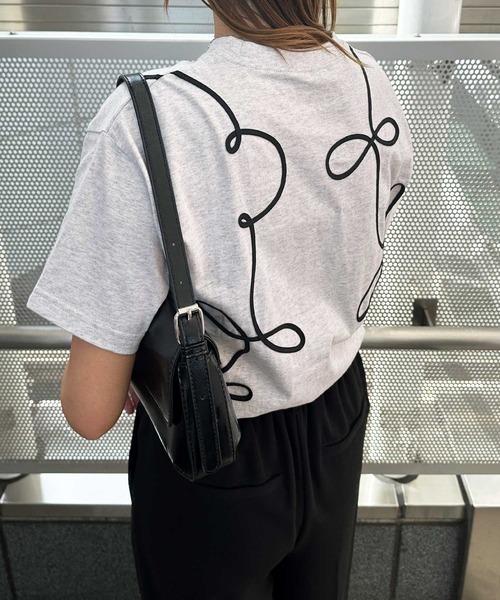 GeeRA(ジーラ)の「リボン風コード刺繍Tシャツ(Tシャツ/カットソー・レディース・オートミール/チャコール/アイボリー・MEDIUM)」の16枚目の写真
