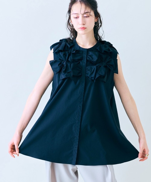 Audie a Muses（オーディアミューズ）の「共生地リボンモチーフノースリーブブラウス（シャツ/ブラウス・レディース・レッド/ブラック/オフホワイト・42/38）」の12枚目の写真