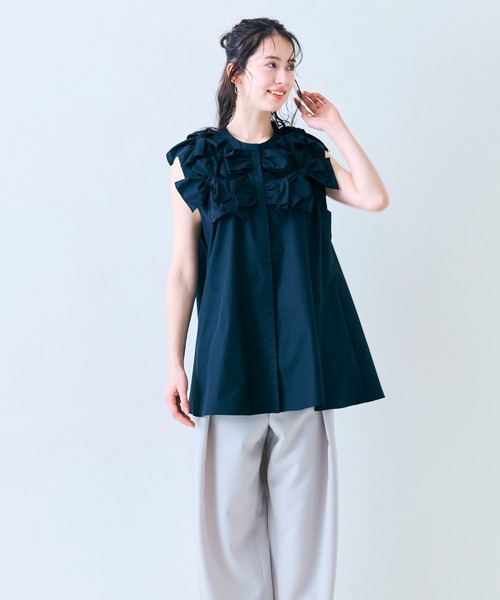 Audie a Muses（オーディアミューズ）の「共生地リボンモチーフノースリーブブラウス（シャツ/ブラウス・レディース・レッド/ブラック/オフホワイト・42/38）」の15枚目の写真