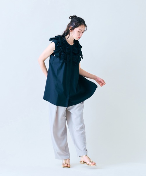 Audie a Muses（オーディアミューズ）の「共生地リボンモチーフノースリーブブラウス（シャツ/ブラウス・レディース・レッド/ブラック/オフホワイト・42/38）」の20枚目の写真