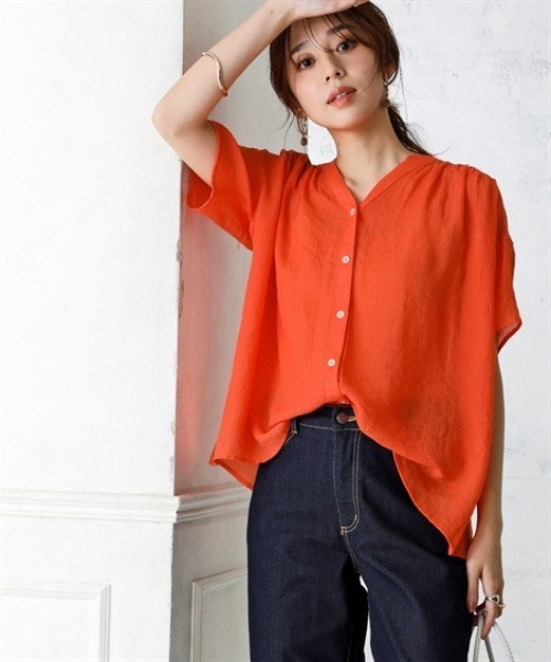 nissen（ニッセン）の「ふわり軽いエアリースラブスキッパーギャザーブラウス＜大きいサイズ有＞（シャツ/ブラウス・レディース・グレー/ピンク/レッド/ブラック・S～Ｍ/L～LL/3L～4L）」の4枚目の写真