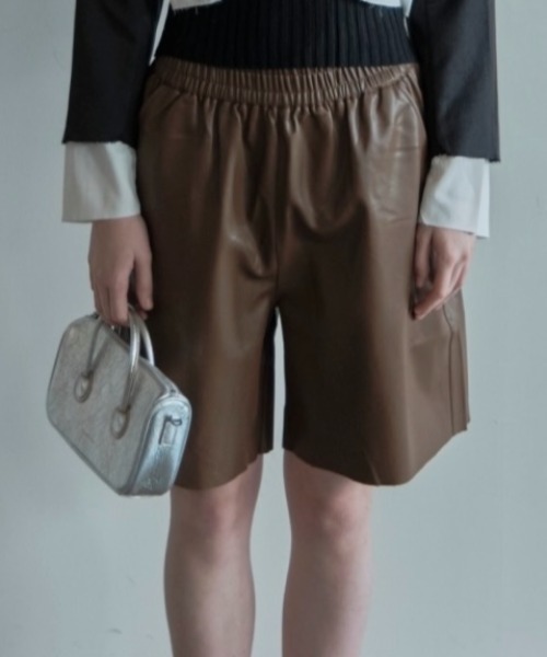 ALORA THE WAY(アロラザウェイ)の「eco leather half pants(その他パンツ・レディース・クリーム/キャメル・MEDIUM/LARGE)」の17枚目の写真