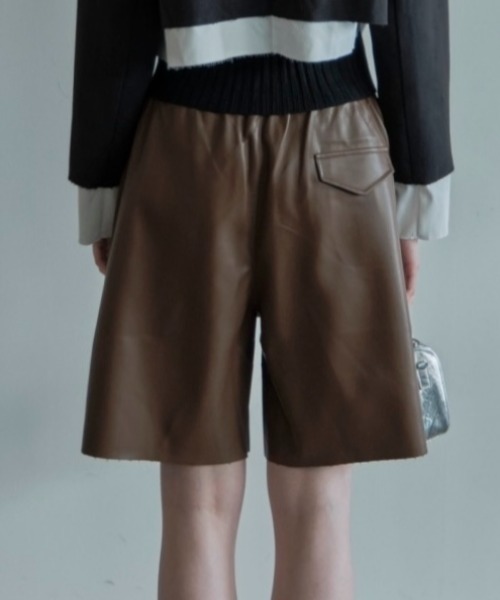 ALORA THE WAY(アロラザウェイ)の「eco leather half pants(その他パンツ・レディース・クリーム/キャメル・MEDIUM/LARGE)」の4枚目の写真