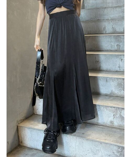 MURUA（ムルーア）の「【セットアップ対応】シャイニーシアースカート（スカート・レディース・ライトグリーン/ブラック/アイボリー/ブラウン・1/2）」の3枚目の写真