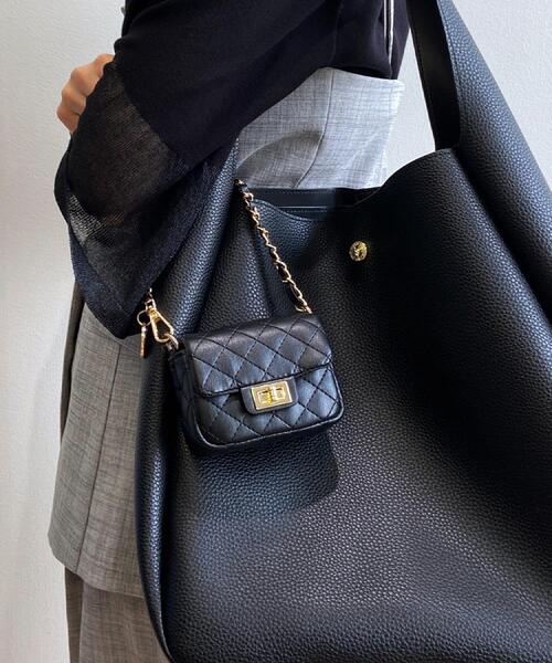 OPAQUE.CLIP（オペークドットクリップ）の「ミニサイズキルティングバッグチャーム（チャーム・レディース・ピンク系/ブラック/オフホワイト・00）」の11枚目の写真