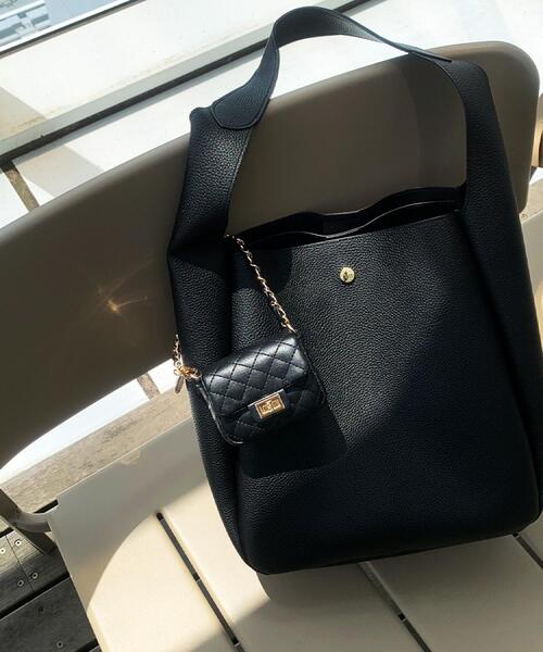 OPAQUE.CLIP（オペークドットクリップ）の「ミニサイズキルティングバッグチャーム（チャーム・レディース・ピンク系/ブラック/オフホワイト・00）」の4枚目の写真