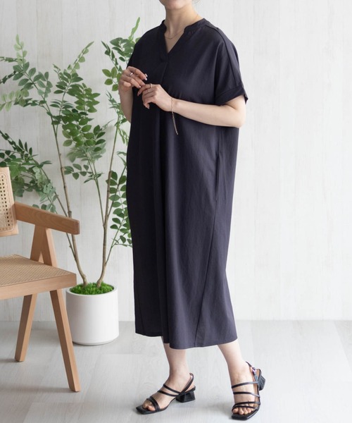 NAVY(ネイビー)の「NAVY SARARI スキッパーロングワンピース【接触冷感】(ワンピース・レディース・ブラック/チャコールグレー/モカ・M/L)」の2枚目の写真