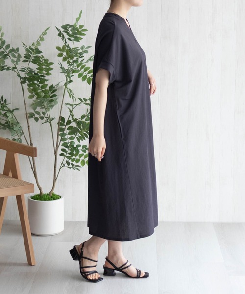 NAVY(ネイビー)の「NAVY SARARI スキッパーロングワンピース【接触冷感】(ワンピース・レディース・ブラック/チャコールグレー/モカ・M/L)」の13枚目の写真