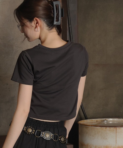 Mili affinity(ミリアフィニティー)の「センターロゴコンパクト半袖Tシャツ(Tシャツ/カットソー・レディース・レッド/オフホワイト/ブルー/ブラック・FREE)」の16枚目の写真