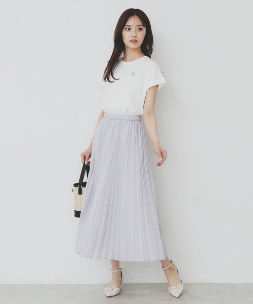 index(インデックス)の「◆《6色展開/S-3Lサイズ》フラワー刺繍Tシャツ【汗ジミ防止/吸水速乾/接触冷感/UVケア/洗濯機洗い可】(Tシャツ/カットソー・レディース・ブラック/オフホワイト/ピンク/ナチュラル/ダークグレー/ホワイト系9・44/40/38/42/36)」の10枚目の写真